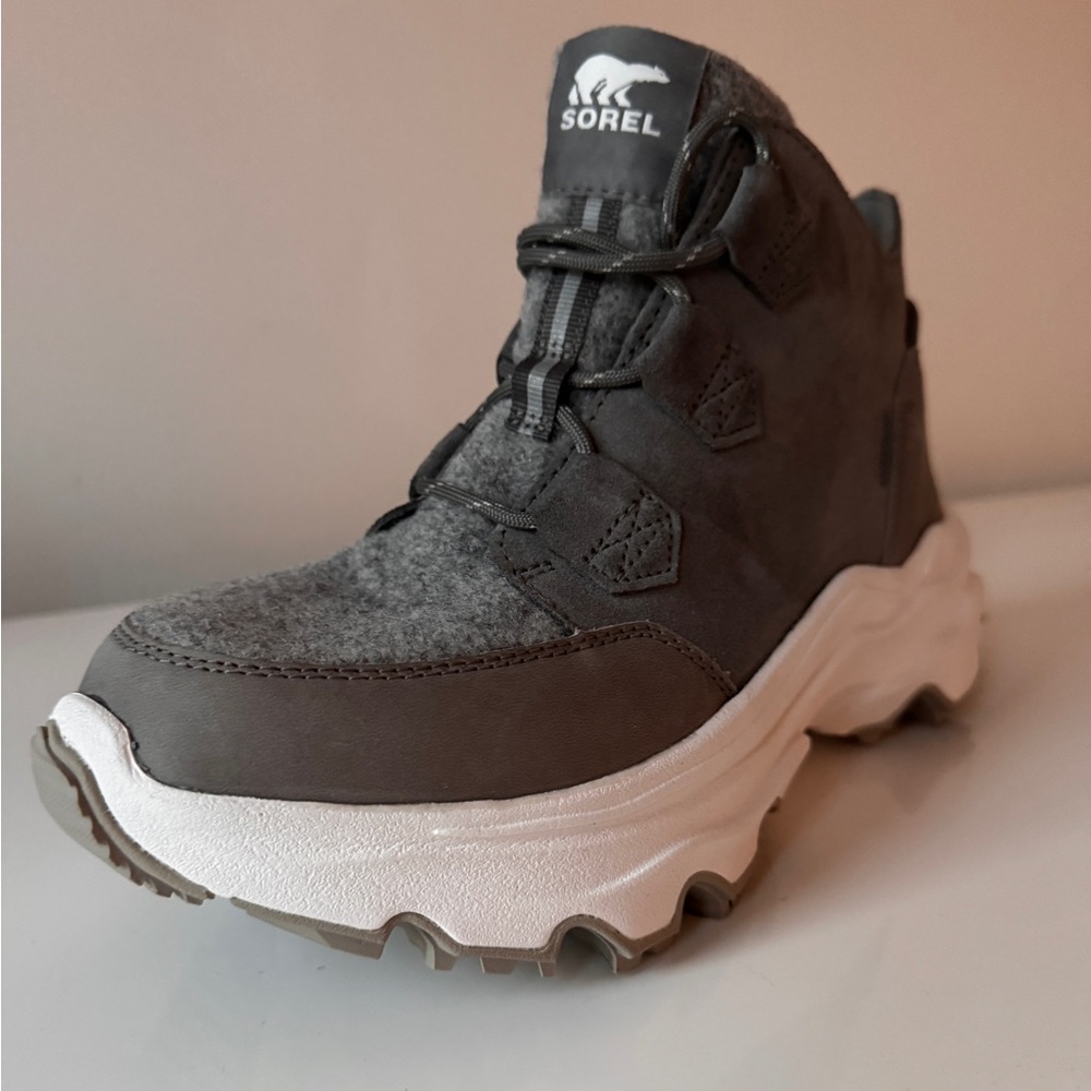 NWT SOREL Kinetic Breakthru Caribou Waterproof Boot Quarry/Sea Salt Sz 9 EUR 40